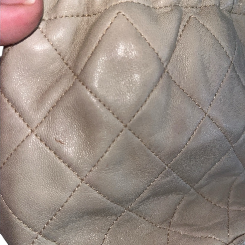 Authentic Chanel 1989 Vintage Beige Quilted Bucket Bag - Picture 8 of 10